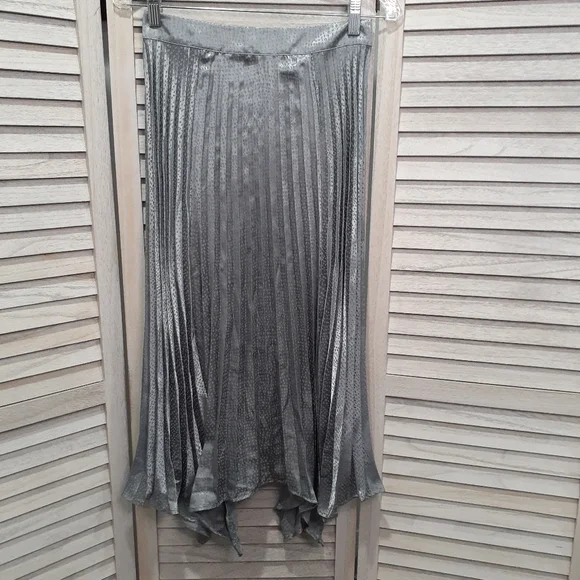 JUSTFAB Women's Pleated Draped Skirt Metallic Silver - Picture 4 of 8